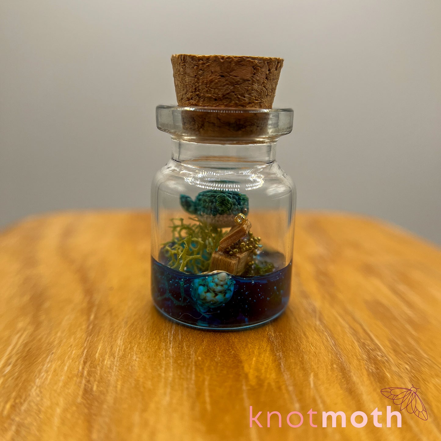 Wilma Whale Micro Crochet Aquarium Jar (removable, magnetic)