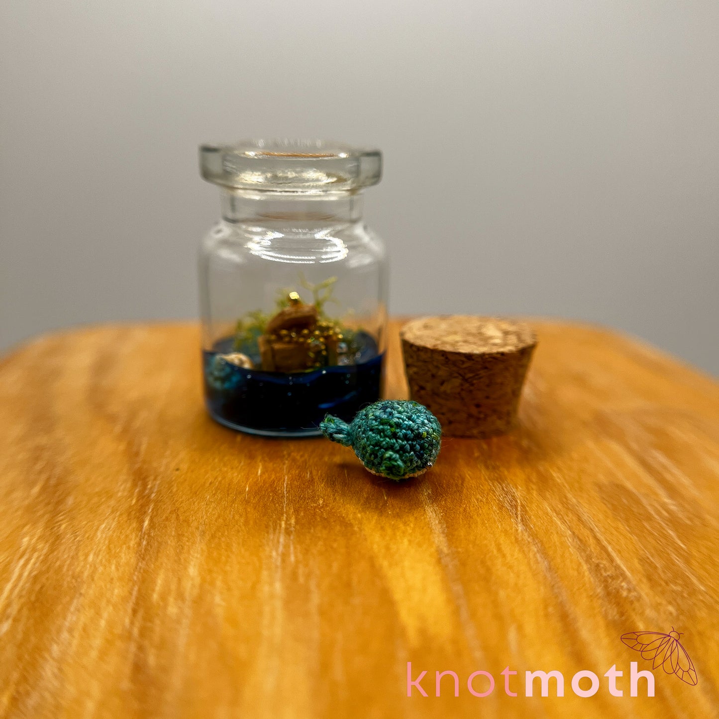 Wilma Whale Micro Crochet Aquarium Jar (removable, magnetic)