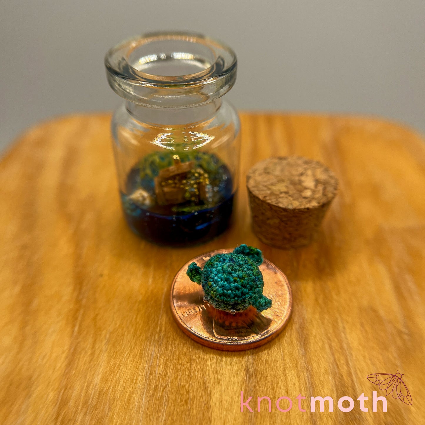 Wilma Whale Micro Crochet Aquarium Jar (removable, magnetic)