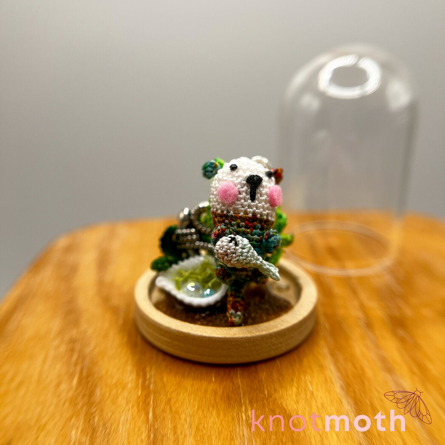 Uta Otter with Fish Micro Crochet Cloche Jar (removable, magnetic)