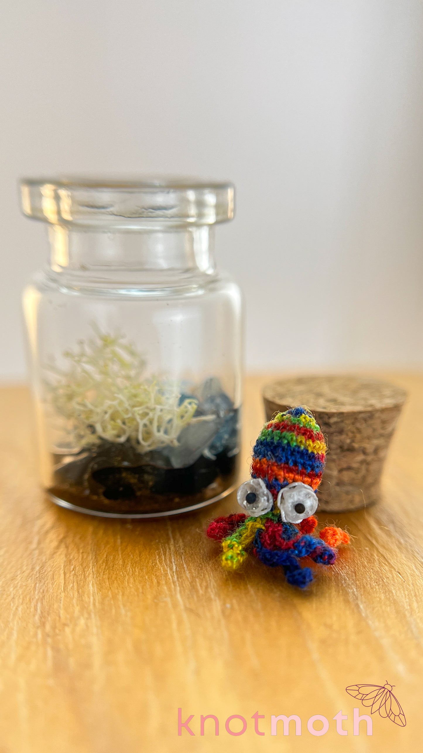 Oscar Octopus Micro Crochet Aquarium Jar (Magnetic, Removable)