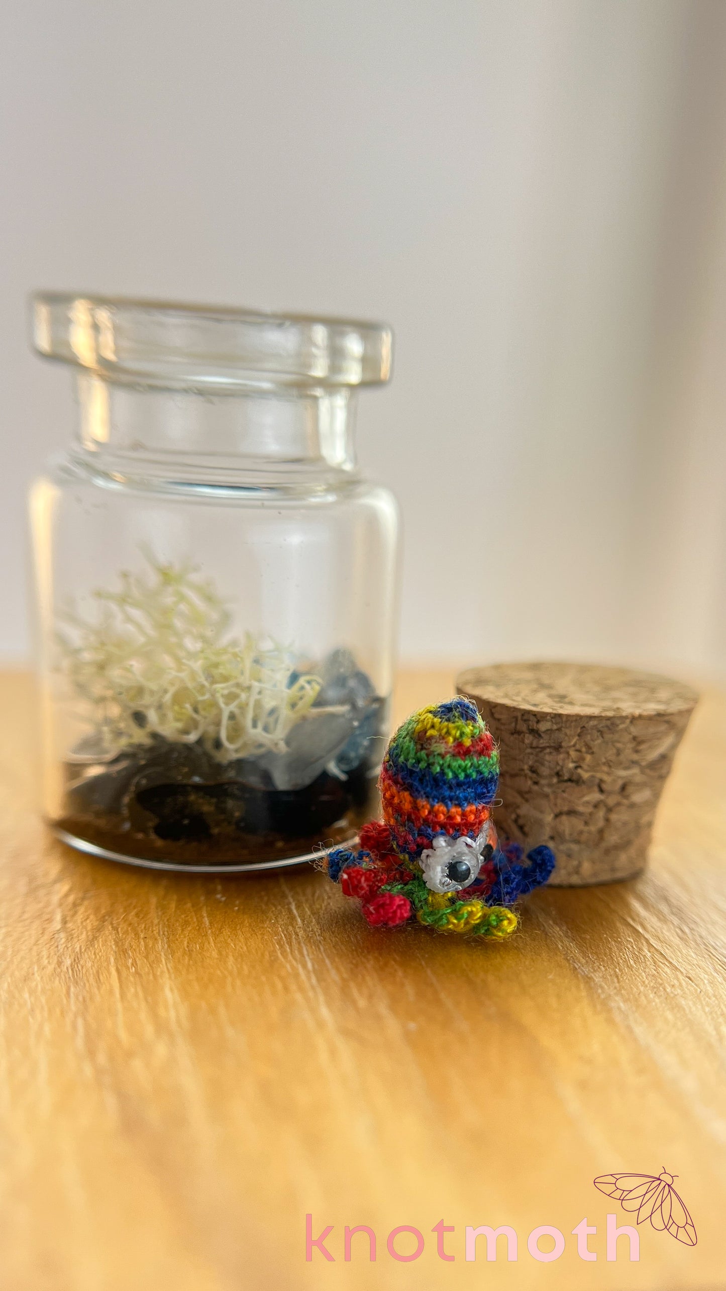 Oscar Octopus Micro Crochet Aquarium Jar (Magnetic, Removable)