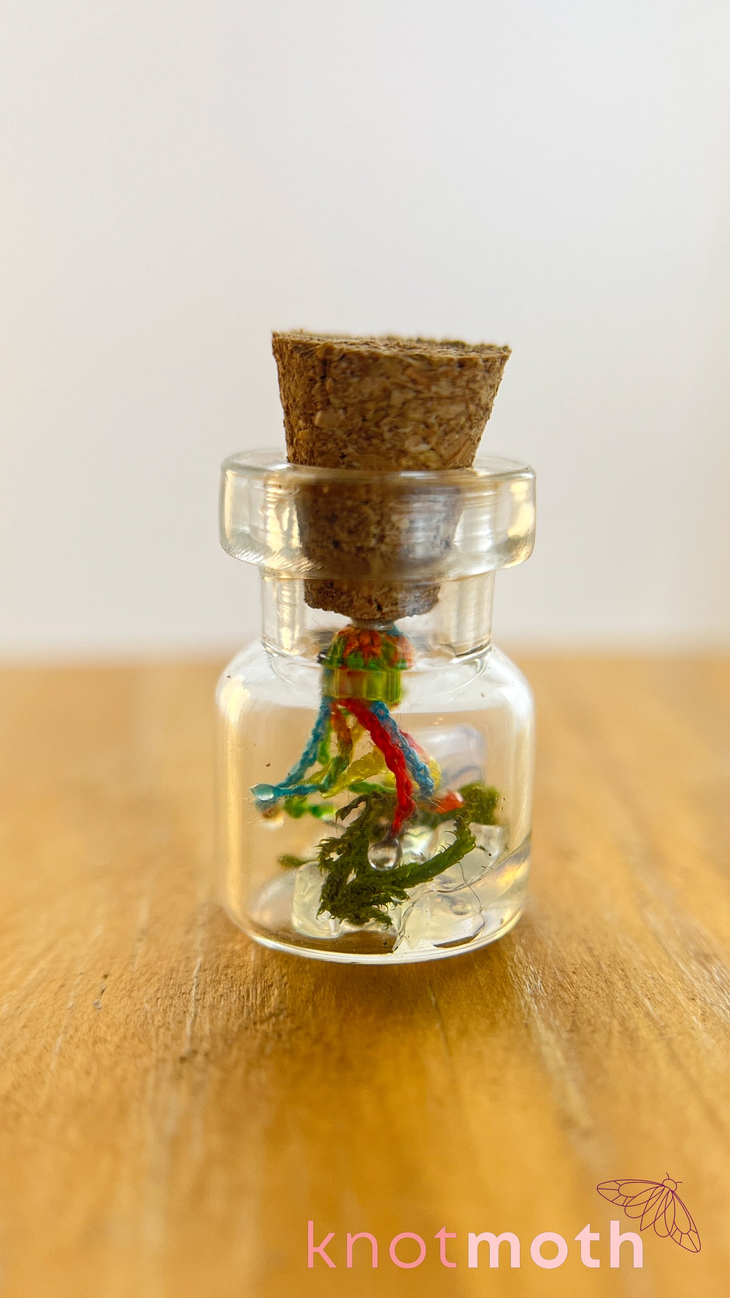 Jessi Jellyfish Micro Crochet Aquarium Jar (Magnetic, Removable)