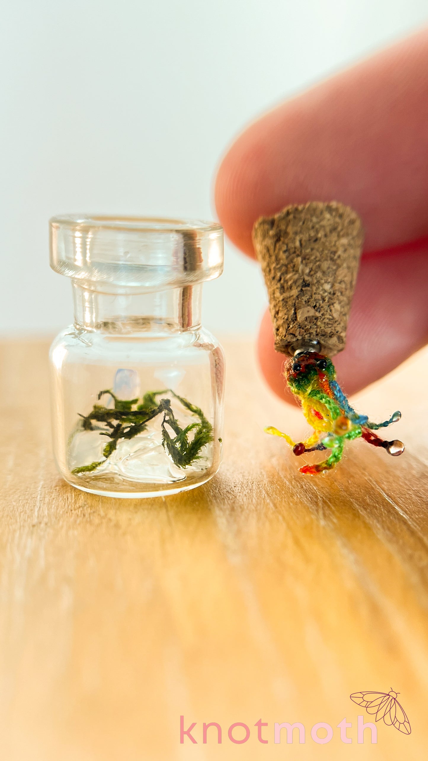 Jessi Jellyfish Micro Crochet Aquarium Jar (Magnetic, Removable)