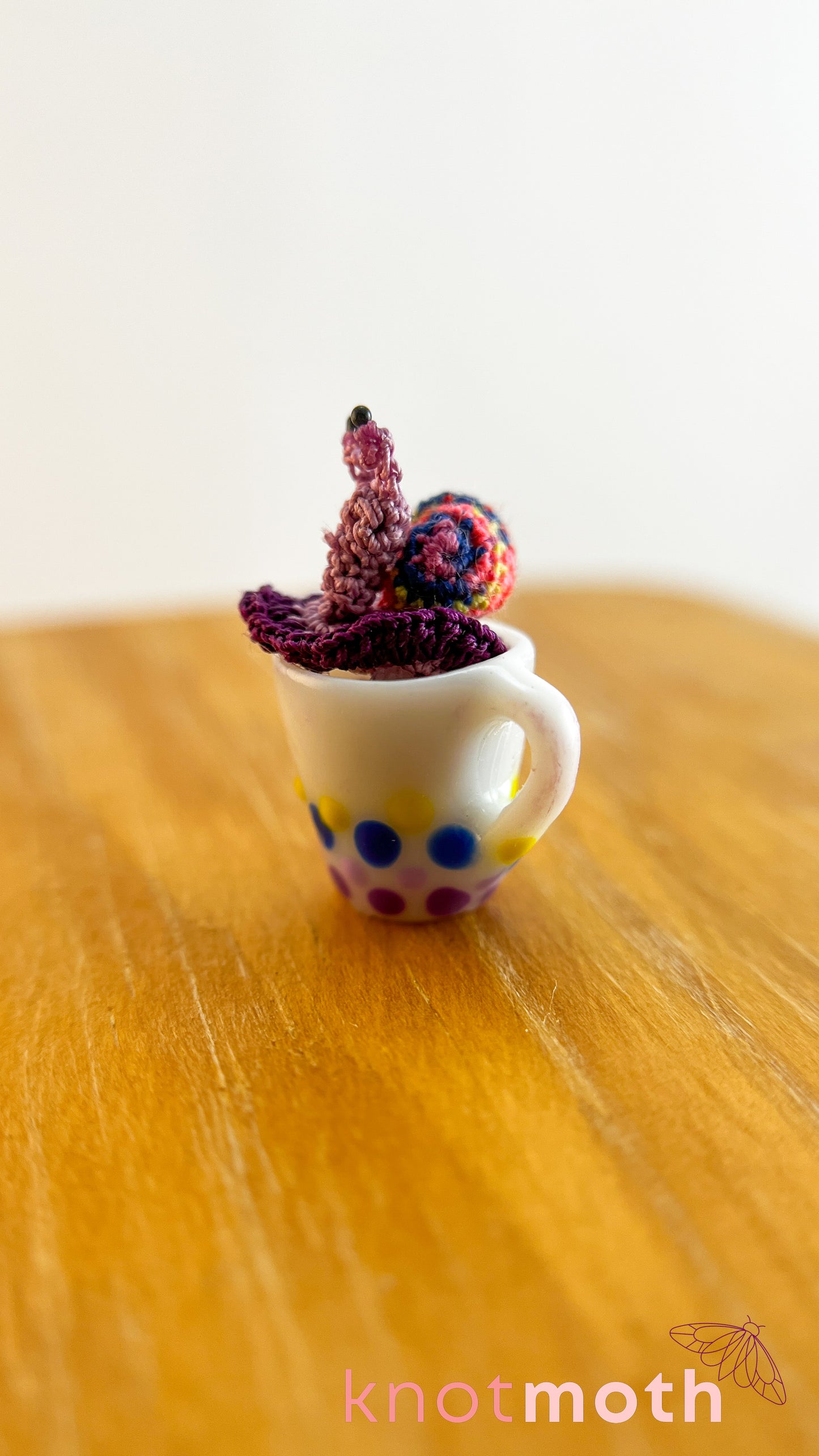 Samwell Snail Micro Crochet Mug (Magnetic, Removable)