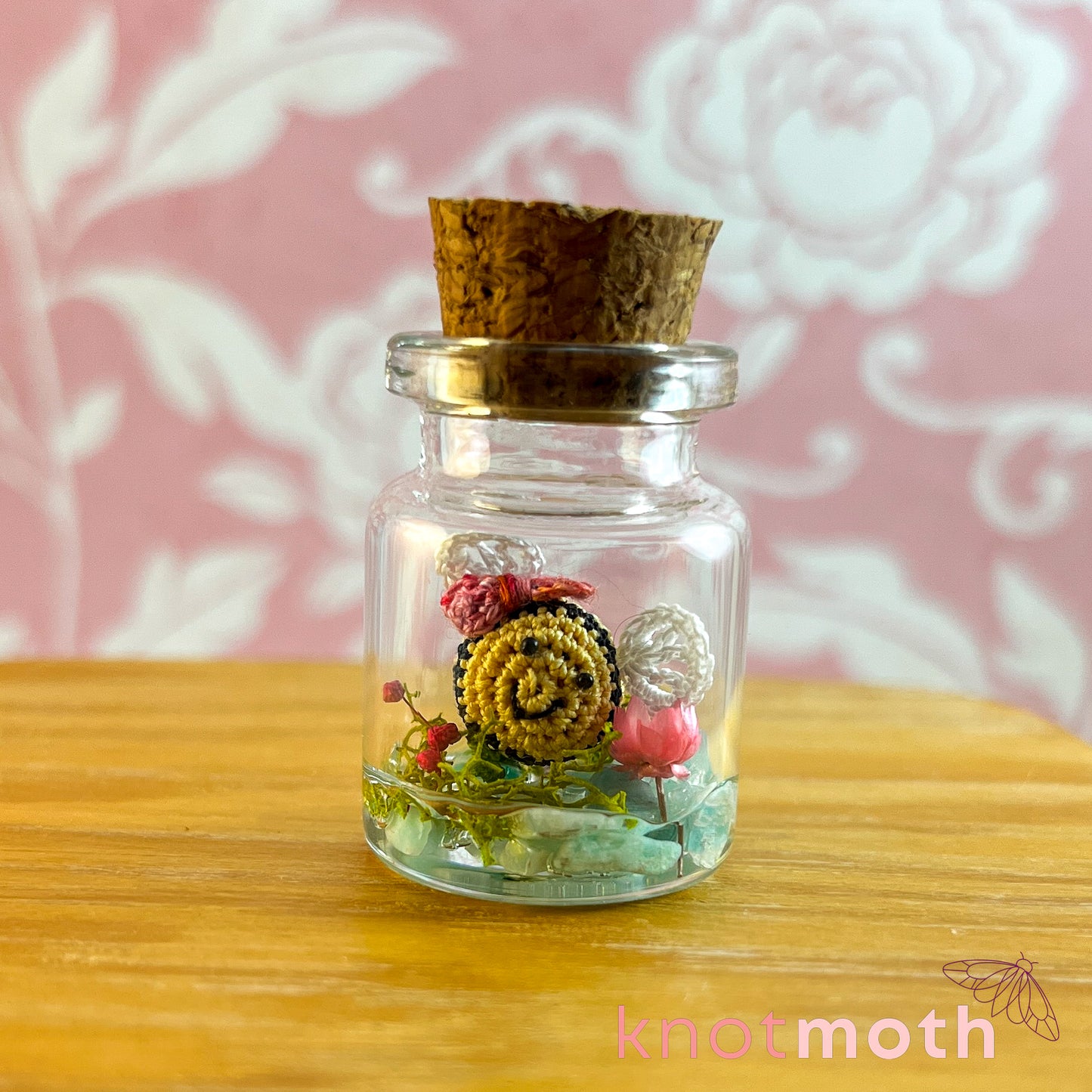 Bonnie Bee Micro Crochet Terrarium Jar (removable, magnetic)