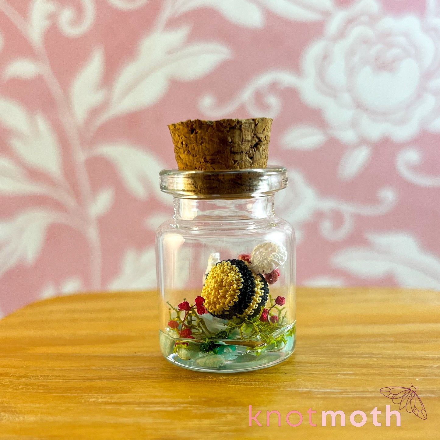 Bonnie Bee Micro Crochet Terrarium Jar (removable, magnetic)