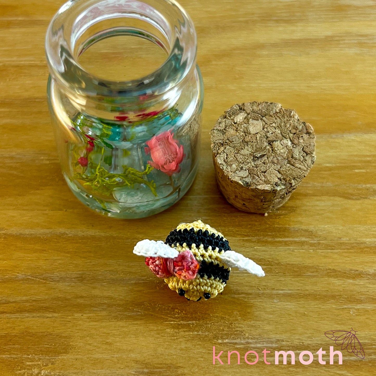 Bonnie Bee Micro Crochet Terrarium Jar (removable, magnetic)