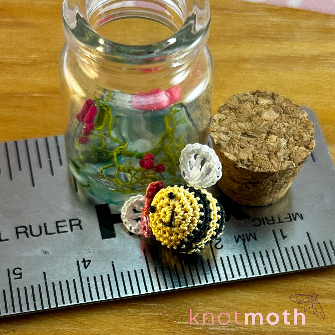 Bonnie Bee Micro Crochet Terrarium Jar (removable, magnetic)