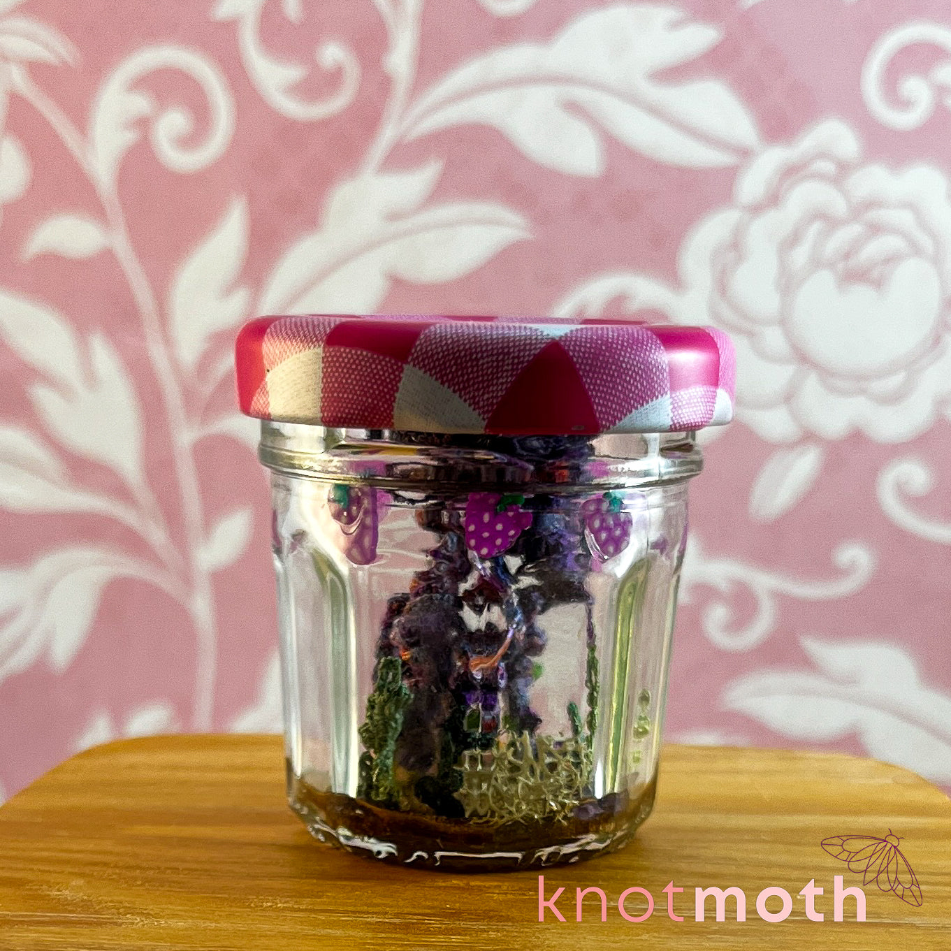 Jasmine Jellyfish Micro Crochet Aquarium Bonne Maman Jam Jar (removable, magnetic)