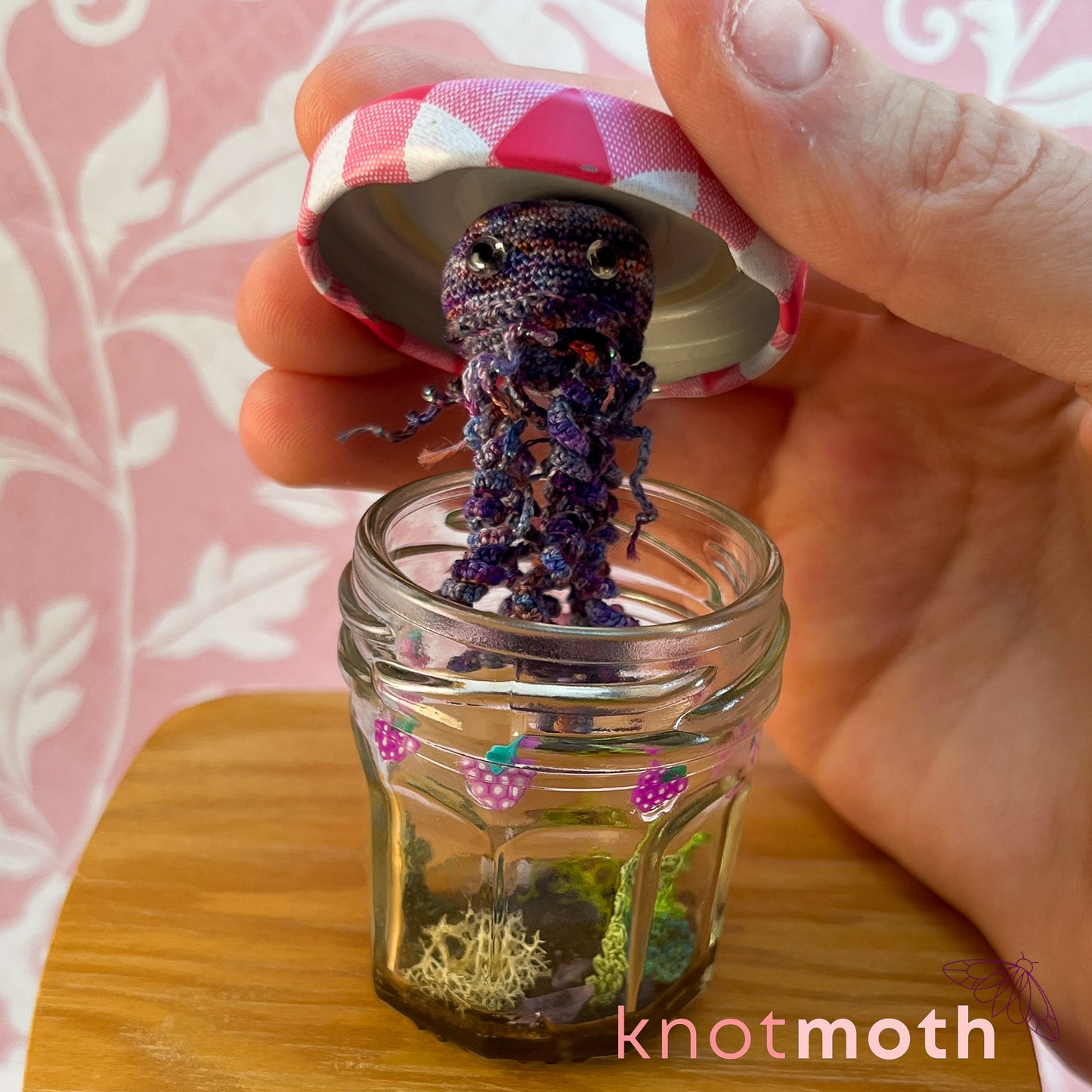 Jasmine Jellyfish Micro Crochet Aquarium Bonne Maman Jam Jar (removable, magnetic)