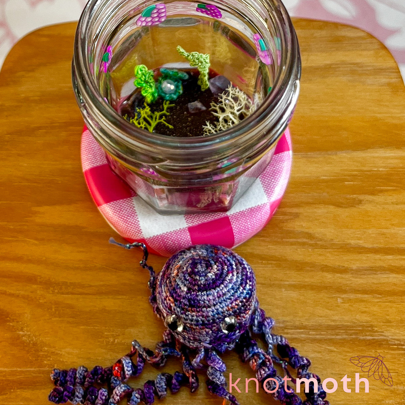 Jasmine Jellyfish Micro Crochet Aquarium Bonne Maman Jam Jar (removable, magnetic)