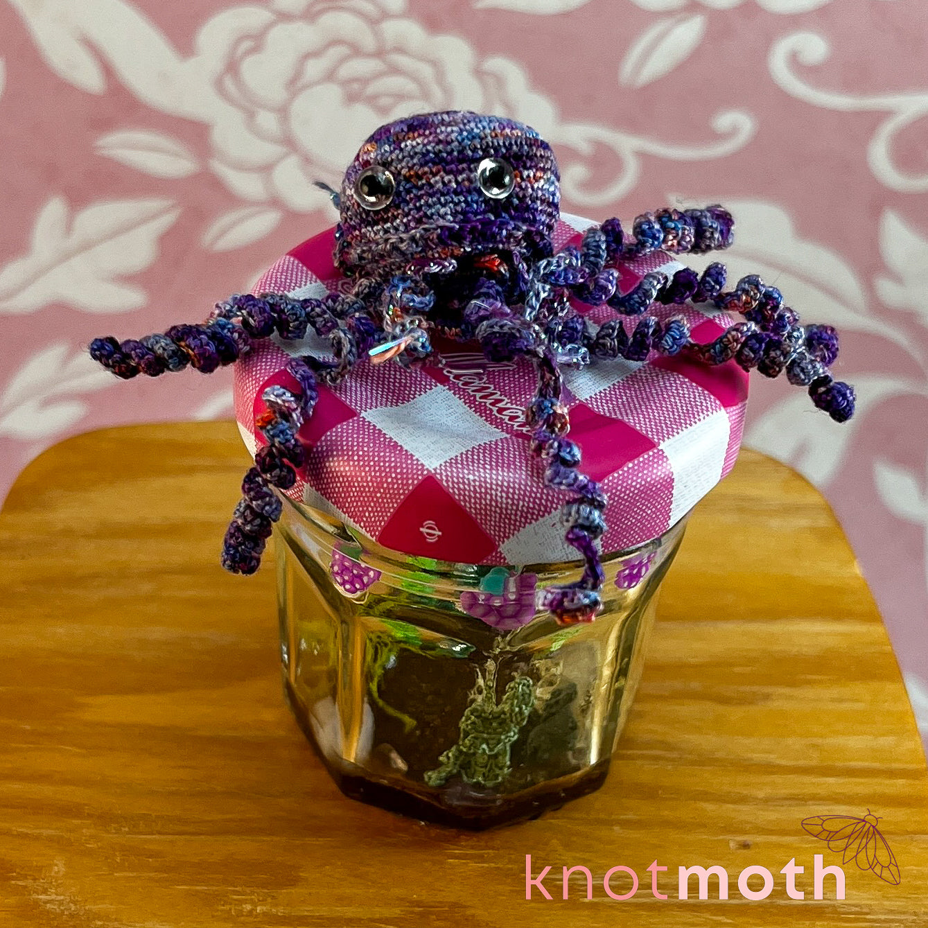 Jasmine Jellyfish Micro Crochet Aquarium Bonne Maman Jam Jar (removable, magnetic)