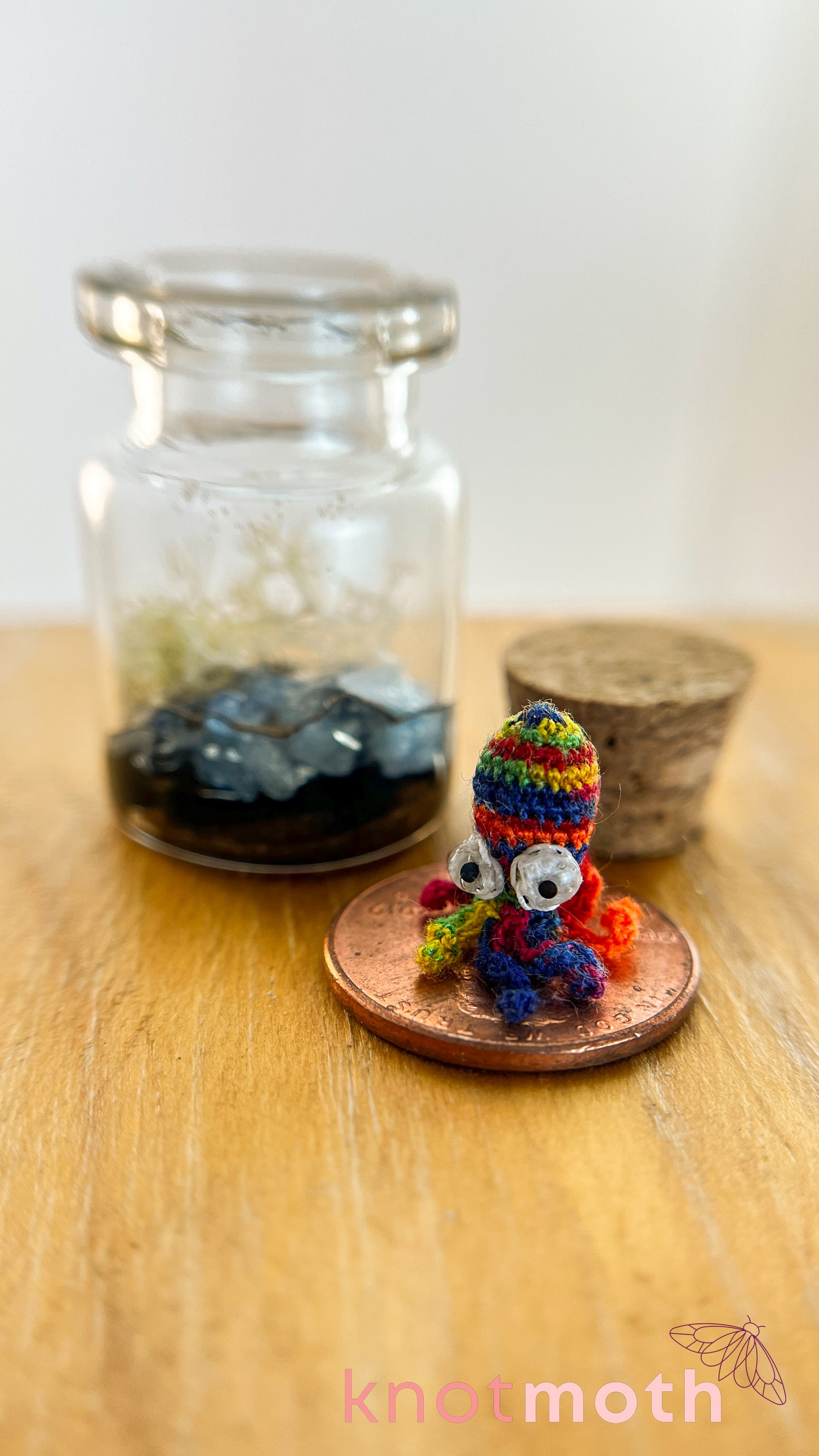 Oscar Octopus Micro Crochet Aquarium Jar (Magnetic, Removable)