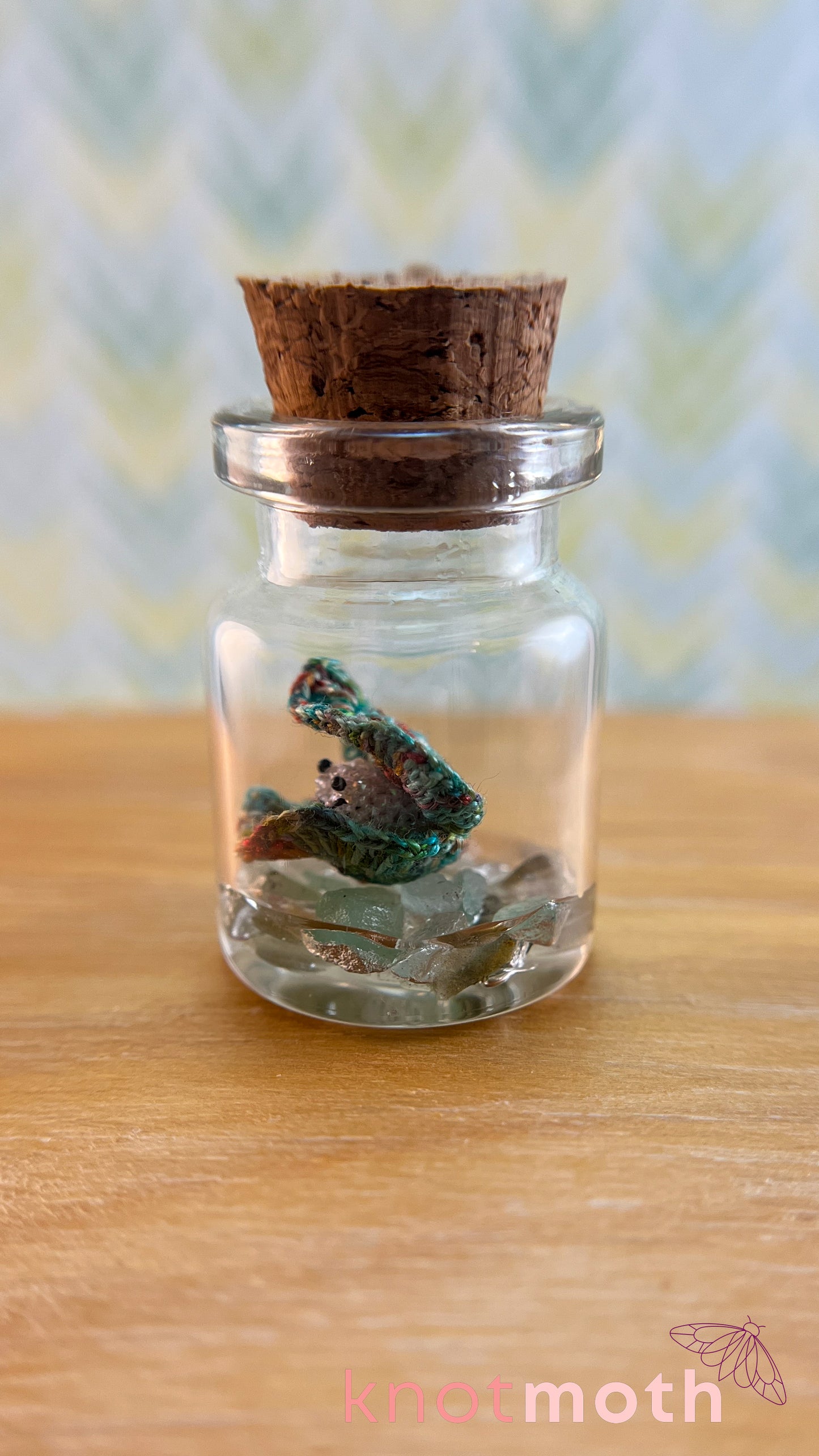 Perla Oyster and Pearl Micro Crochet Aquarium Jar (removable, magnetic)