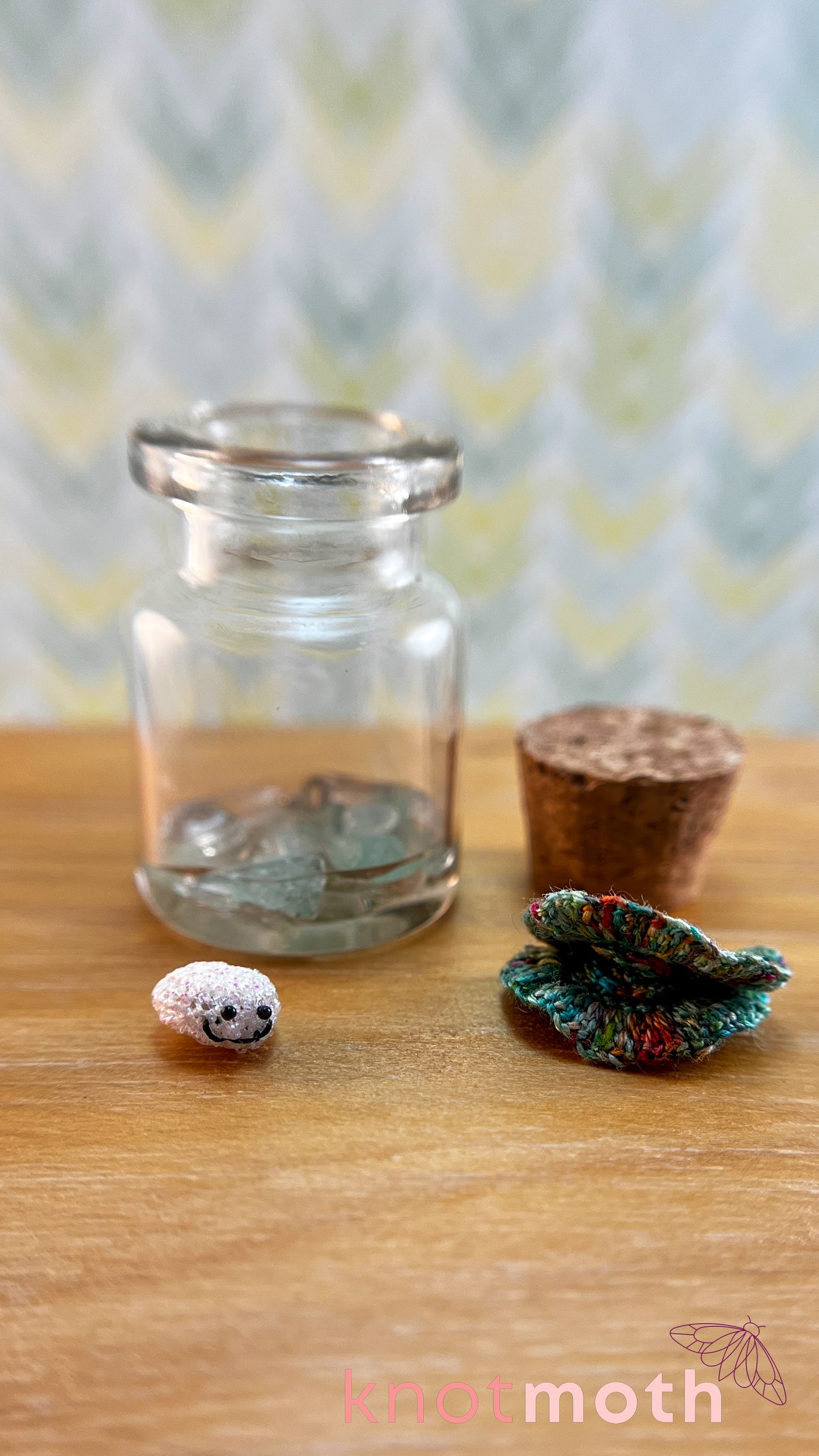 Perla Oyster and Pearl Micro Crochet Aquarium Jar (removable, magnetic)