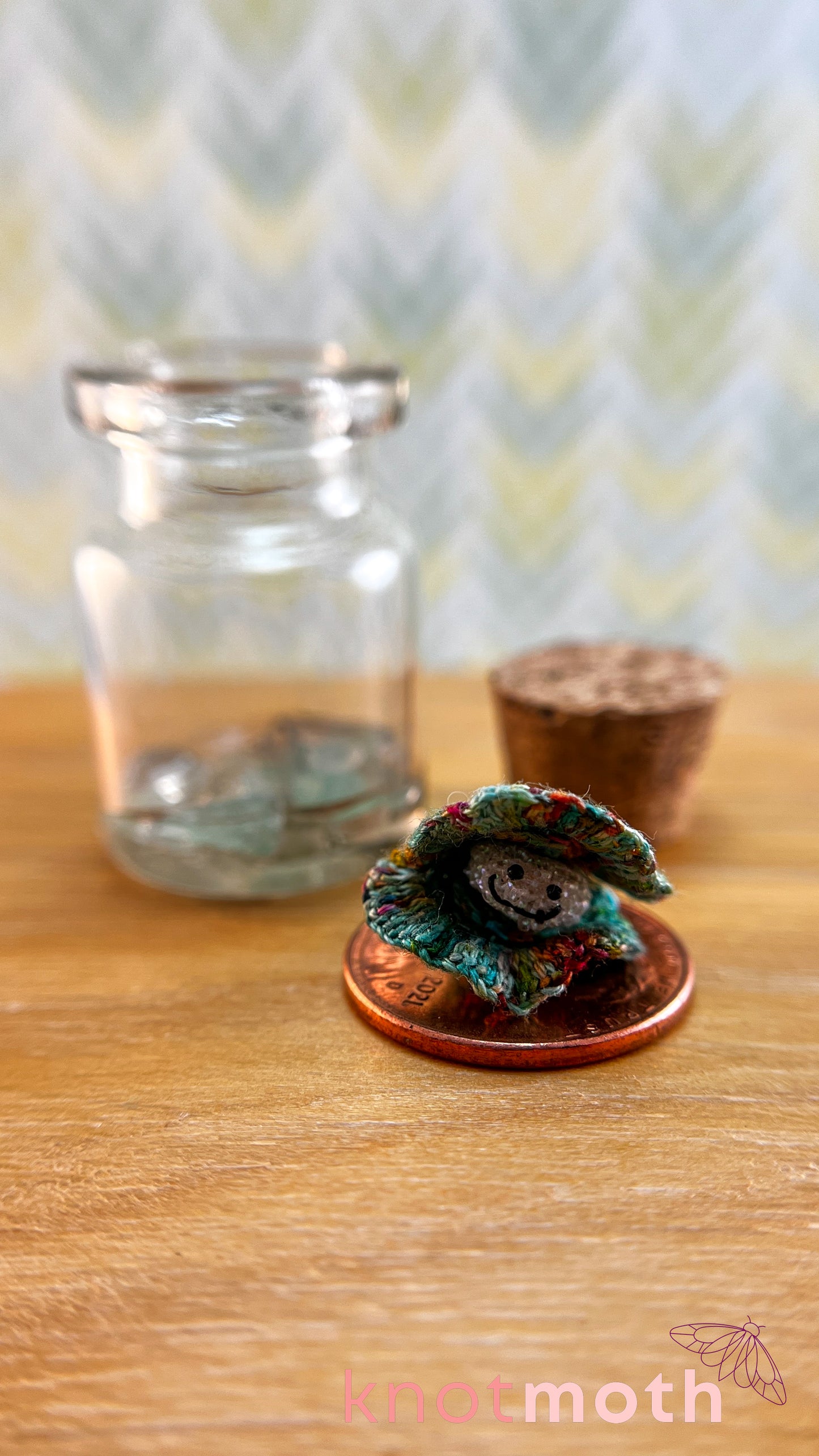 Perla Oyster and Pearl Micro Crochet Aquarium Jar (removable, magnetic)