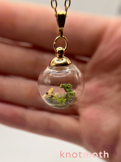 gumb goldfish bowl micro crochet necklace