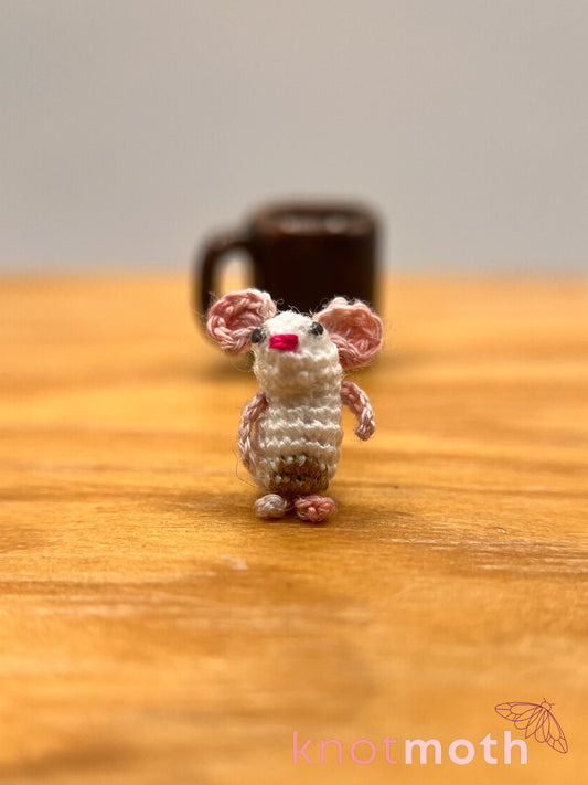 max mouse micro crochet mug trinket