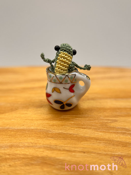 freddy frog micro crochet mug trinket
