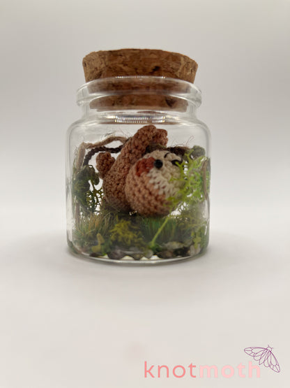 sydney sloth & vines micro crochet jar