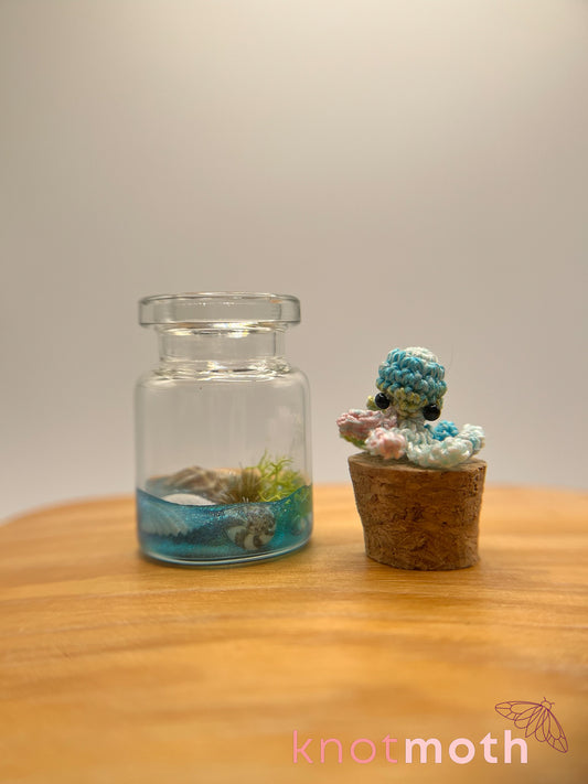 oretta octopus glow-in-the-dark micro crochet jar