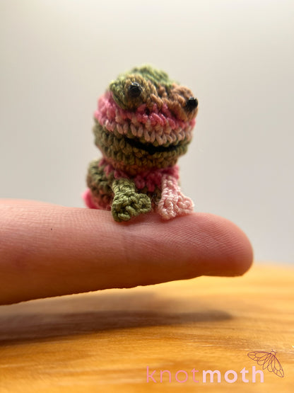 toes frog micro crochet plush