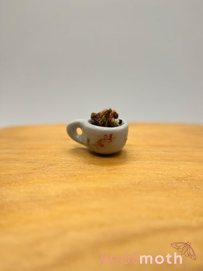 quilliam hedgehog micro crochet mug trinket