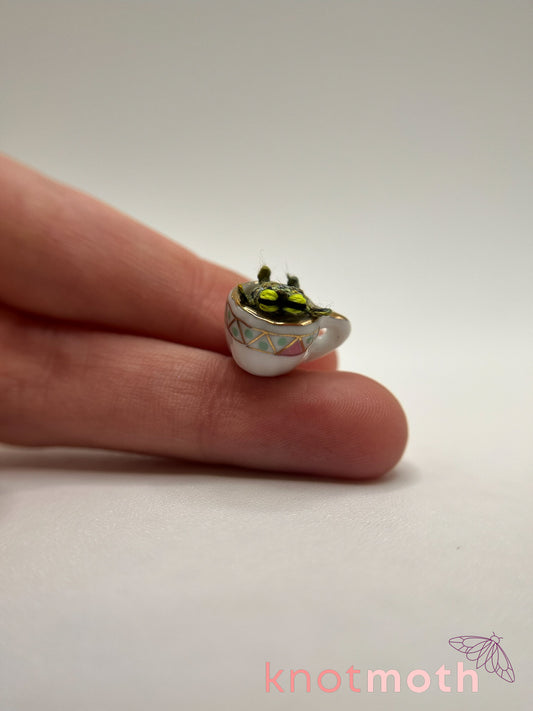 frankie frog glow-in-the-dark micro crochet teacup trinket