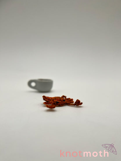 carson crab micro crochet mug trinket