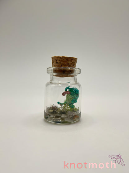 fabian frog micro crochet jar