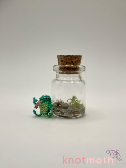 fabian frog micro crochet jar