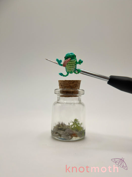 fabian frog micro crochet jar