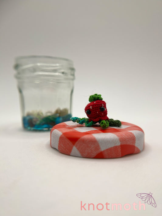 strawberry jellyfish micro crochet Bonne Maman jam jar