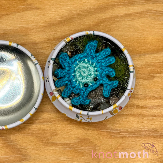 Buddy Blue Crab Micro Crochet Trinket Tin (removable, magnetic)