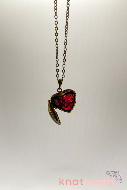 Roses (love) floriography micro-crochet locket