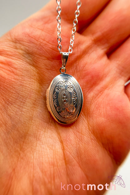 Lilac (love) floriography micro-crochet locket
