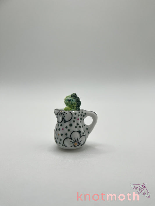 bancha tea-rex micro crochet mug trinket