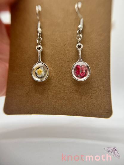 egg & bacon in miniature frying pan micro crochet earrings