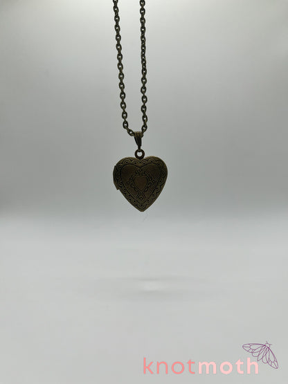 roses floriography micro-crochet locket