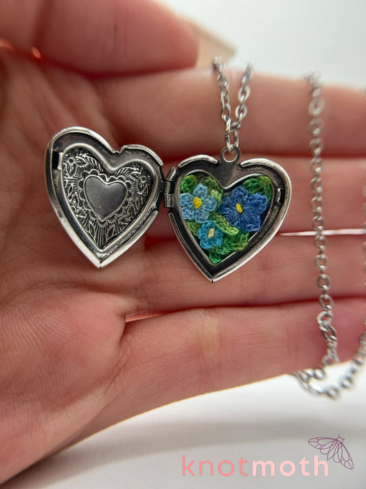 forget-me-nots floriography micro-crochet locket