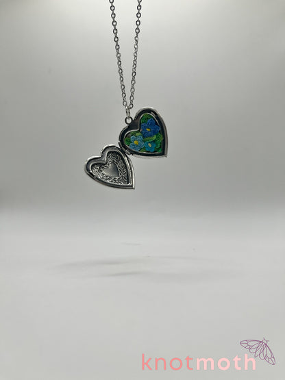 forget-me-nots floriography micro-crochet locket