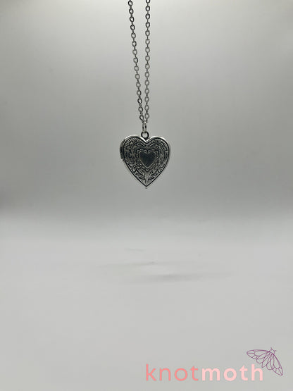 forget-me-nots floriography micro-crochet locket