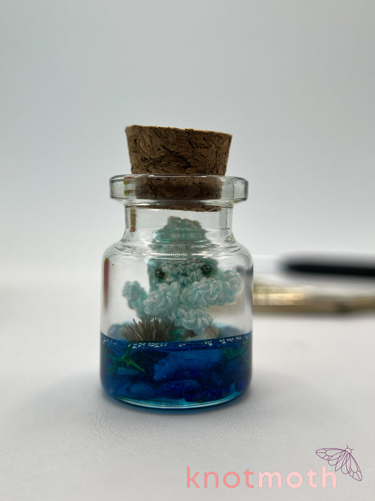 simone squid micro crochet aquarium jar