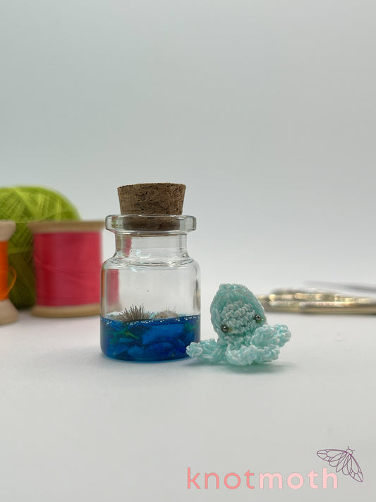 simone squid micro crochet aquarium jar