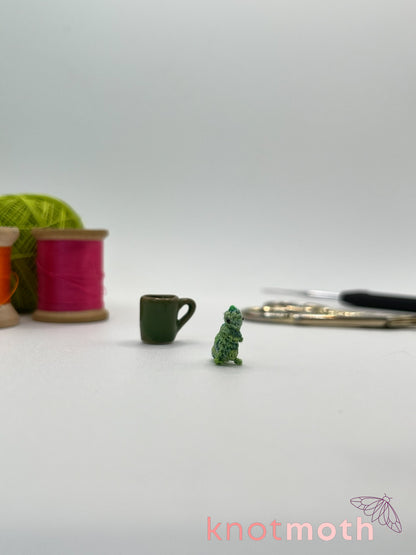 chive tea-rex micro crochet mug trinket