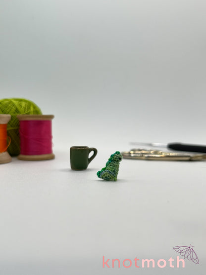 chive tea-rex micro crochet mug trinket