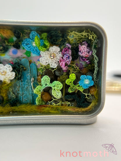 bramble butterfly wildflowers & gate scene mini tin