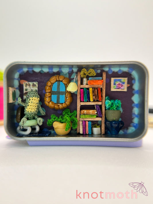 fable frog bookshelf scene mini tin