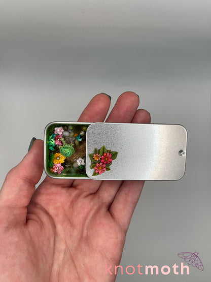 teddi turtle  ·  daisy meadow mini tin